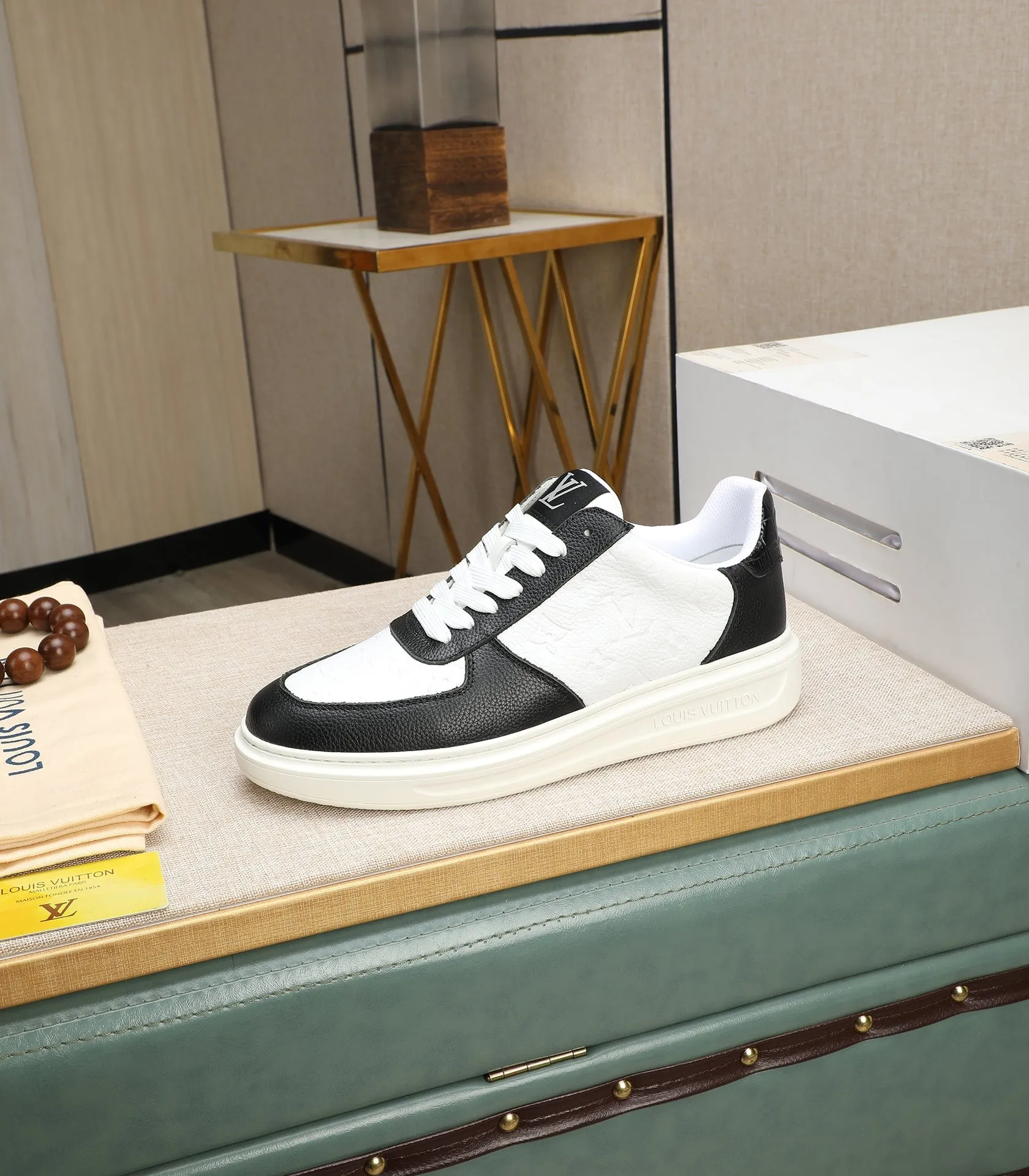 Men's shoes 💰540 💰(Niuli: full package) louis vuitton (Louis Vuitton/lv) top 🔍🔍 new models are on sale at the same time at the counter. The upper 🇮🇹 is imported from Italy, first-layer cowhide, and the lining is fully imported cowhide. 💪💪, completely 1⃣️ to 1 ⃣️Re-engraved🇮🇹💪💪, ⚠Sole: The original sole is specially provided by the original factory, the exclusive movable molded sole is super comfortable, ⚠The original factory follows the order, 🔍🔍high quality, you can enter and exit the counter at will, welcome to compare⚠. Code number:38-44